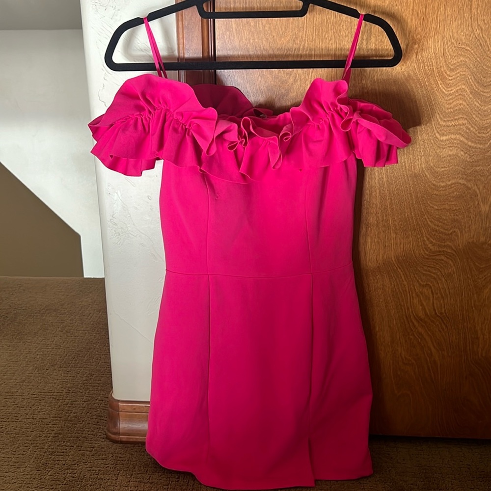 super cute pink off the shoulder dress. Perfect for sorority rush. never worn!!